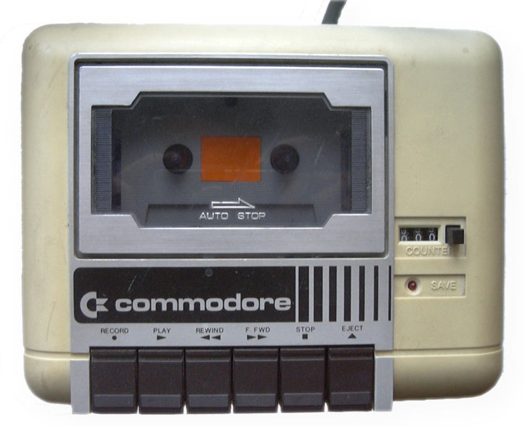 [Imagen: 736px-Commodore-Datassette.jpg]