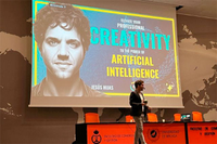 El experto en inteligencia artificial, Jesús Hijas, imparte una masterclass en la Facultad de Marketing y Gestión