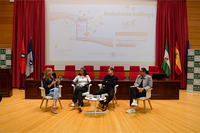 Sarah Almagro, Alejandro Ortega y Noelia Ruiz junto con la periodista Belén Martín en un instante del debate