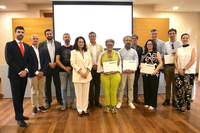 Premiados y autoridades académicas