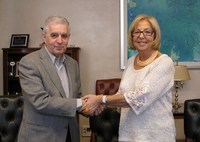 Firma convenio con Proyecto Hombre