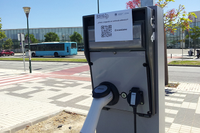 Un cargador de vehículos eléctricos instalado en el campus