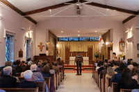 Un instante de la presentación en la Iglesia anglicana de San Jorge del Cementerio Inglés