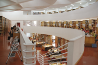 Imagen de una biblioteca universitaria