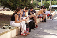 Estudiantes, hoy, en la Facultad de Medicina