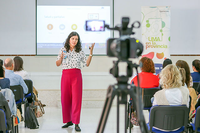 María Salmerón, durante la charla